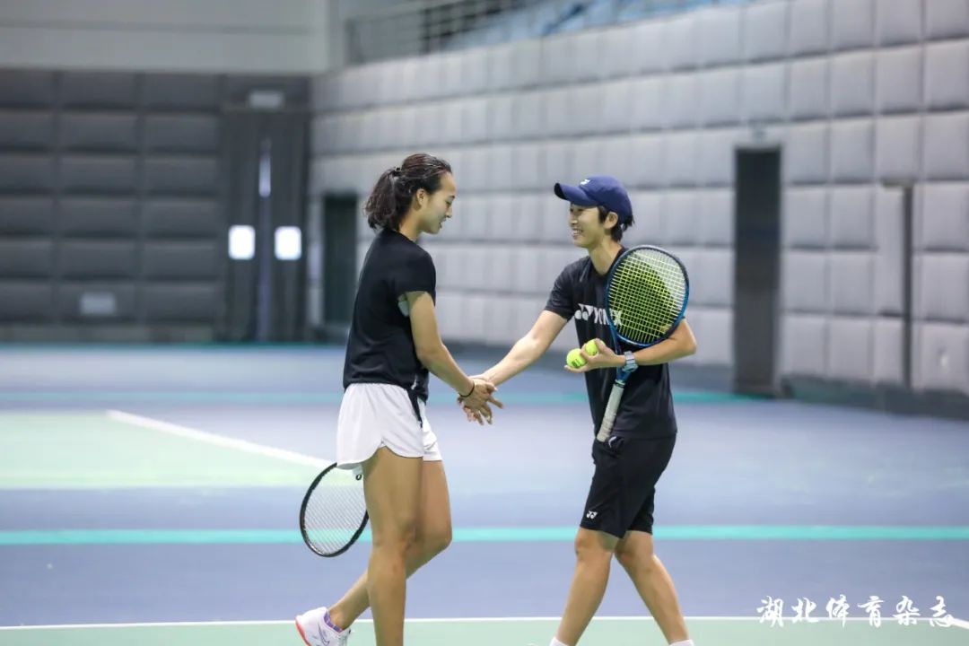 表现吸引了 表现吸引了